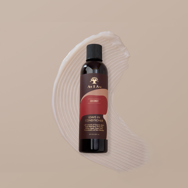 As I Am Coconut Leave-In Conditioner Flasche auf beigem Hintergrund