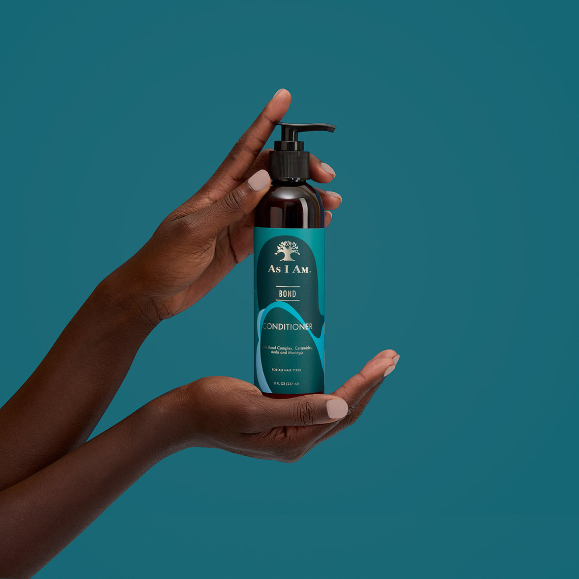 Bond Conditioner by As I Am – A rich, restorative conditioner that deeply nourishes and strengthens hair. Designed to repair damage and improve hair health, this formula adds moisture and smoothness, leaving hair feeling soft, shiny, and resilient.